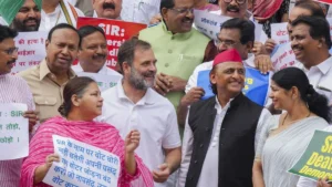 Protest: पूरी रात संसद परिसर में धरना देंगे 8 सांसद, 18 विपक्षी पार्टियों की राष्ट्रपति को चिट्ठी, कृषि बिलों पर साइन न करने की अपील की